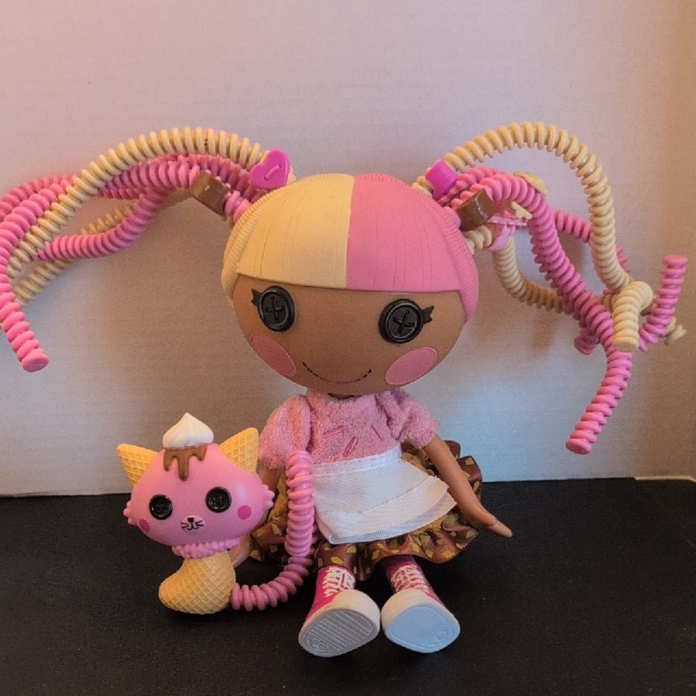 Lalaloopsy Scoop Waffle and Pet Companion